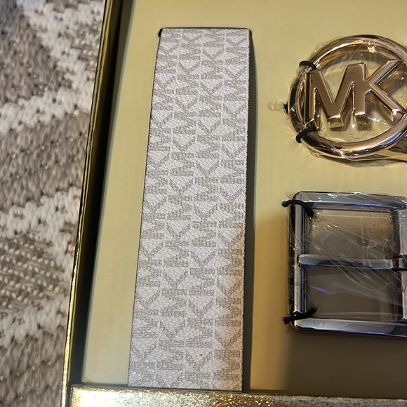 Michael Kors belt set - Picture 4 of 5